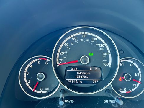 Used 2014 Volkswagen Beetle TDI image 11