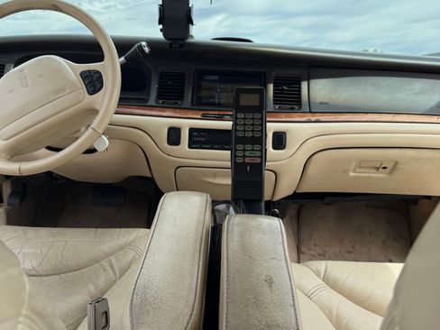 Used 1996 Lincoln Town Car Cartier image 11