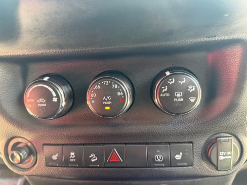 Used 2017 Jeep Wrangler Unlimited Sahara w/ Dual Top Group AWD/4WD image 17