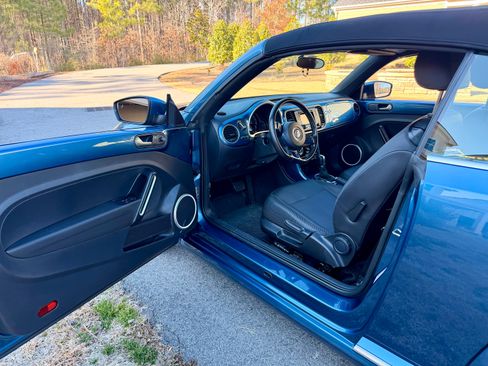 Used 2019 Volkswagen Beetle 2.0T SE image 9
