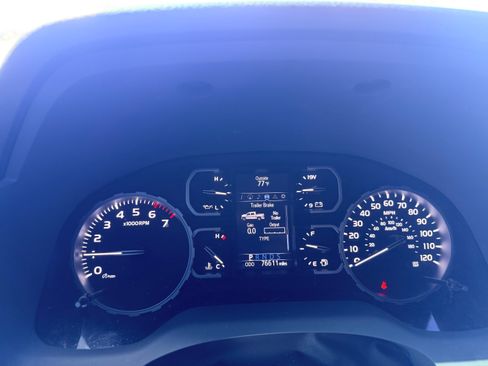 Used 2018 Toyota Tundra SR5 w/ SR5 Upgrade Package image 19