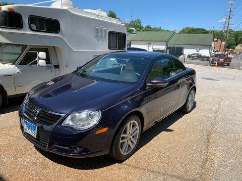 Used 2009 Volkswagen Eos Lux FWD image 2