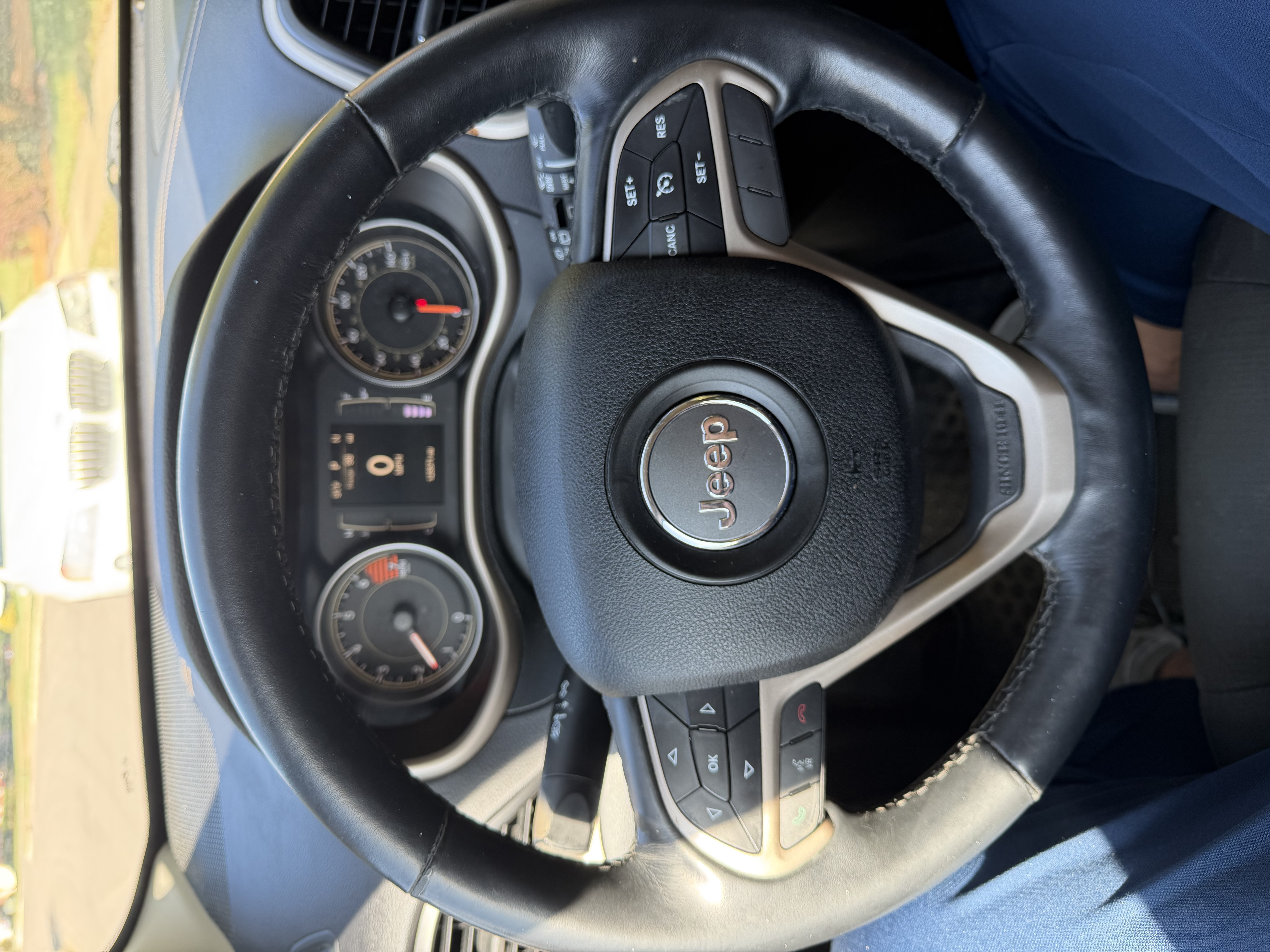 Used 2016 Jeep Cherokee Latitude w/ Cold Weather Group AWD/4WD image 13