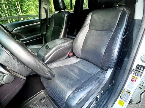 Used 2018 Toyota Highlander Limited AWD/4WD image 32