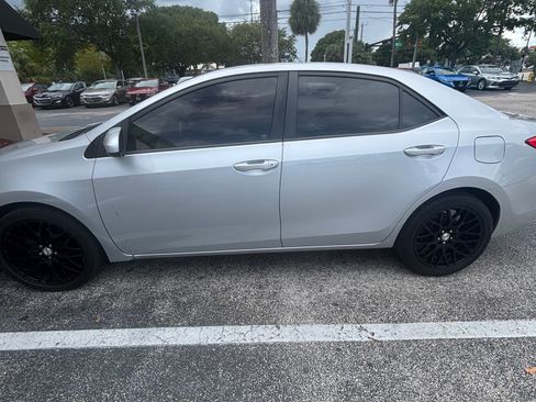 Used 2017 Toyota Corolla LE image 1