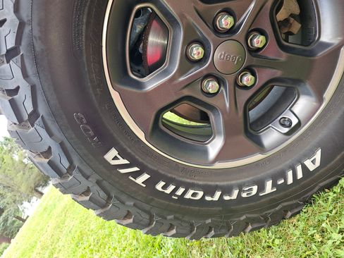 Used 2022 Jeep Gladiator Rubicon w/ Dual Top Group image 12