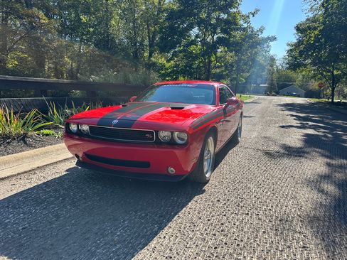Used 2010 Dodge Challenger R/T image 4