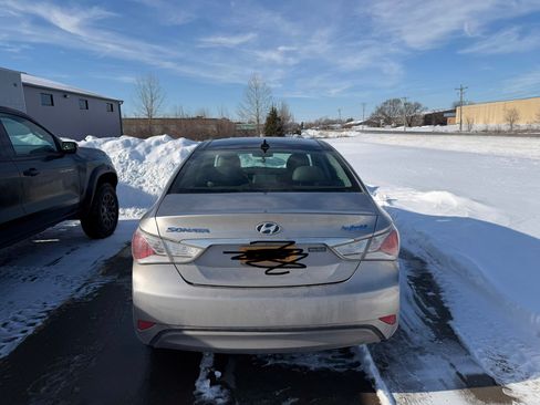 Used 2012 Hyundai Sonata Hybrid w/ Ultimate Pkg image 2