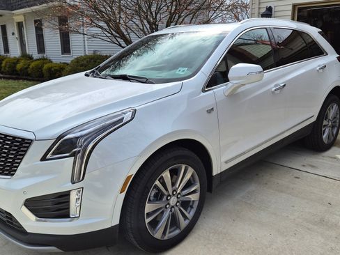 Used 2025 Cadillac XT5 Premium Luxury image 2
