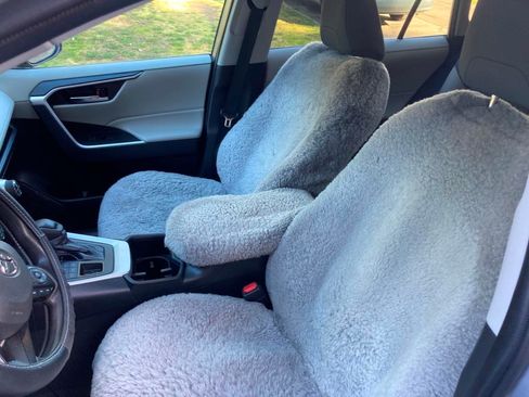 Used 2022 Toyota RAV4 XLE image 11