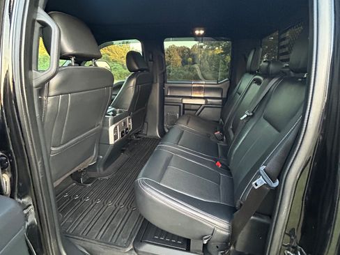 Used 2022 Ford F250 Lariat w/ Black Appearance Package AWD/4WD image 19