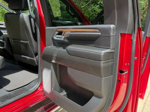 Used 2025 Chevrolet Silverado 2500 High Country w/ Technology Package AWD/4WD image 18