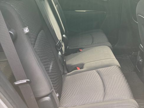 Used 2017 Dodge Journey SXT w/ Comfort/Convenience Group FWD image 9