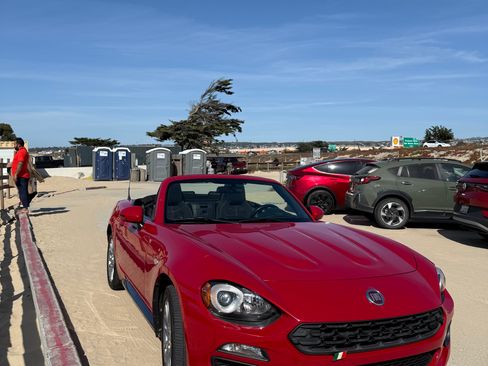 Used 2017 FIAT 124 Spider Classica RWD image 4
