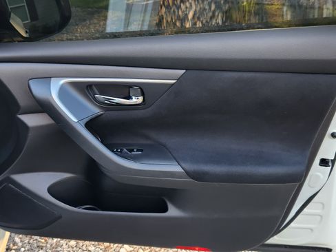 Used 2015 Nissan Altima 2.5 SV w/ Convenience Package image 8