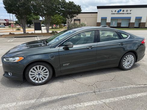 Used 2015 Ford Fusion Energi SE FWD image 2