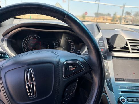 Used 2018 Lincoln MKZ Reserve FWD image 9