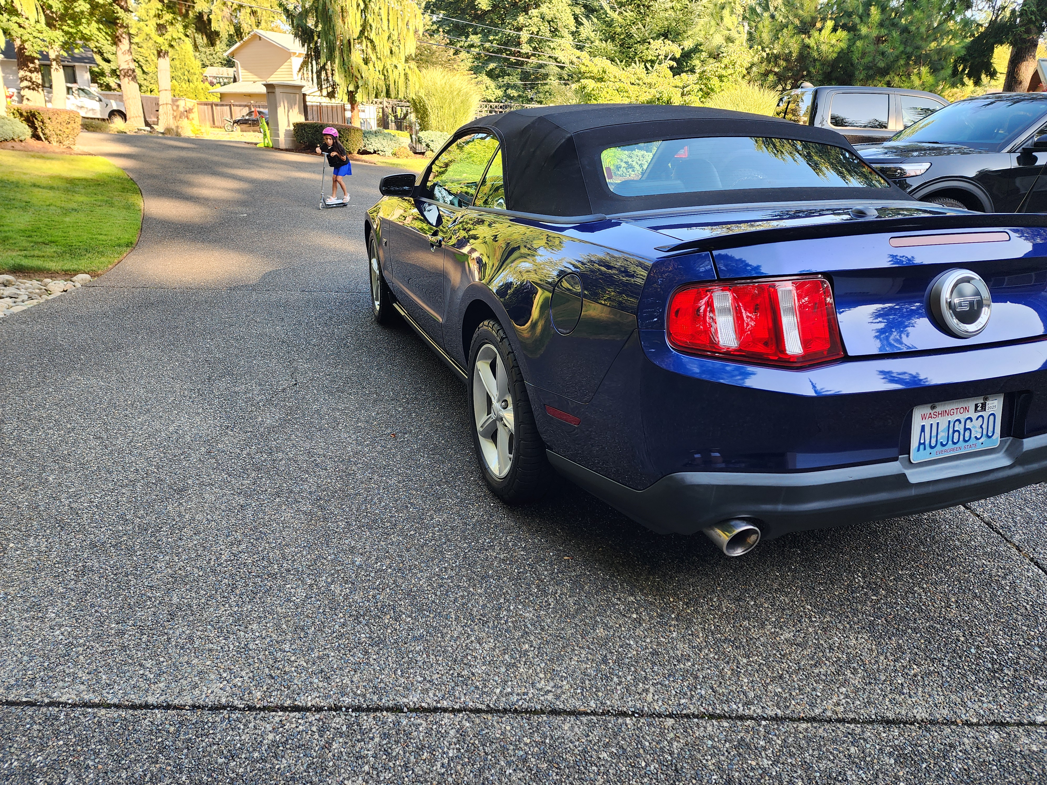 Used 2010 Ford Mustang GT RWD image 25