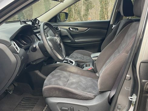 Used 2015 Nissan Rogue SV image 9