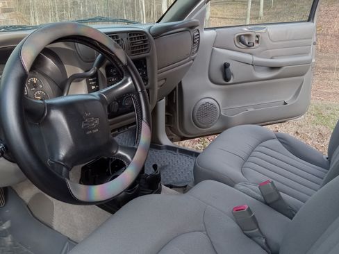 Used 2003 Chevrolet S10 Pickup LS image 6