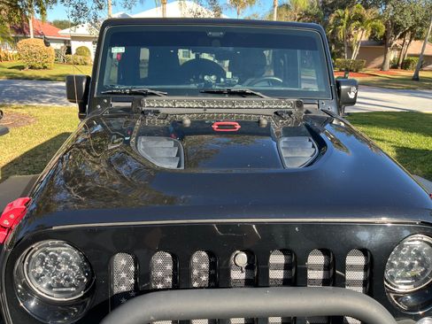 Used 2016 Jeep Wrangler Unlimited Rubicon image 11