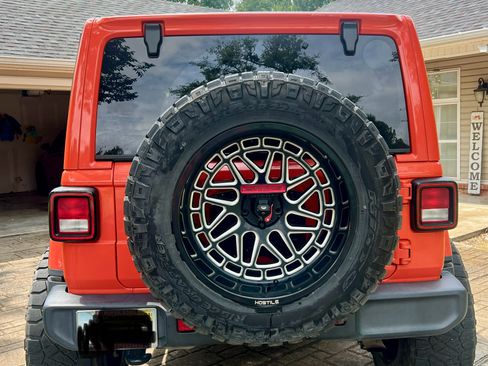 Used 2020 Jeep Wrangler Unlimited Sahara w/ Uconnect 4C Nav & Sound Group image 8