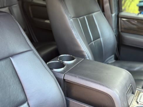 Used 2008 Lincoln Navigator Sport Utility 4D image 4