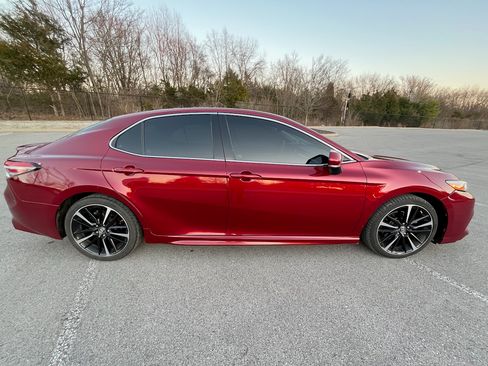 Used 2018 Toyota Camry XSE image 5