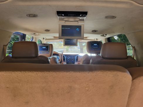 Used 2016 Cadillac Escalade ESV Platinum image 19