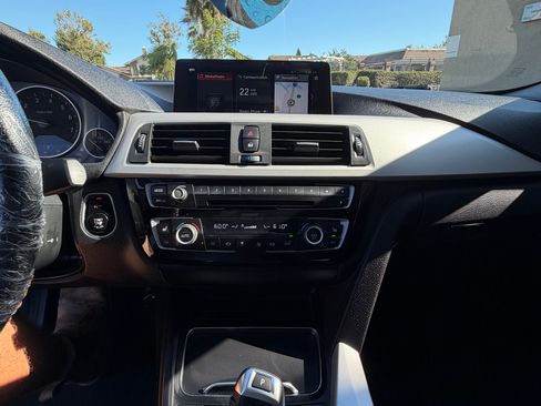 Used 2018 BMW 320i Sedan RWD image 12