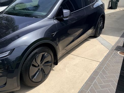 Used 2026 Tesla Model Y Long Range AWD/4WD image 2