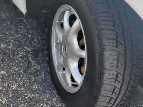 Used 2001 Buick Park Avenue Sedan 4D w/ Prestige Pkg image 15