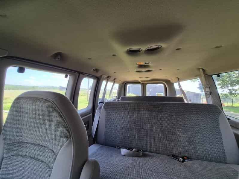 Used 2000 Ford E-350 and Econoline 350 Wagon RWD image 11