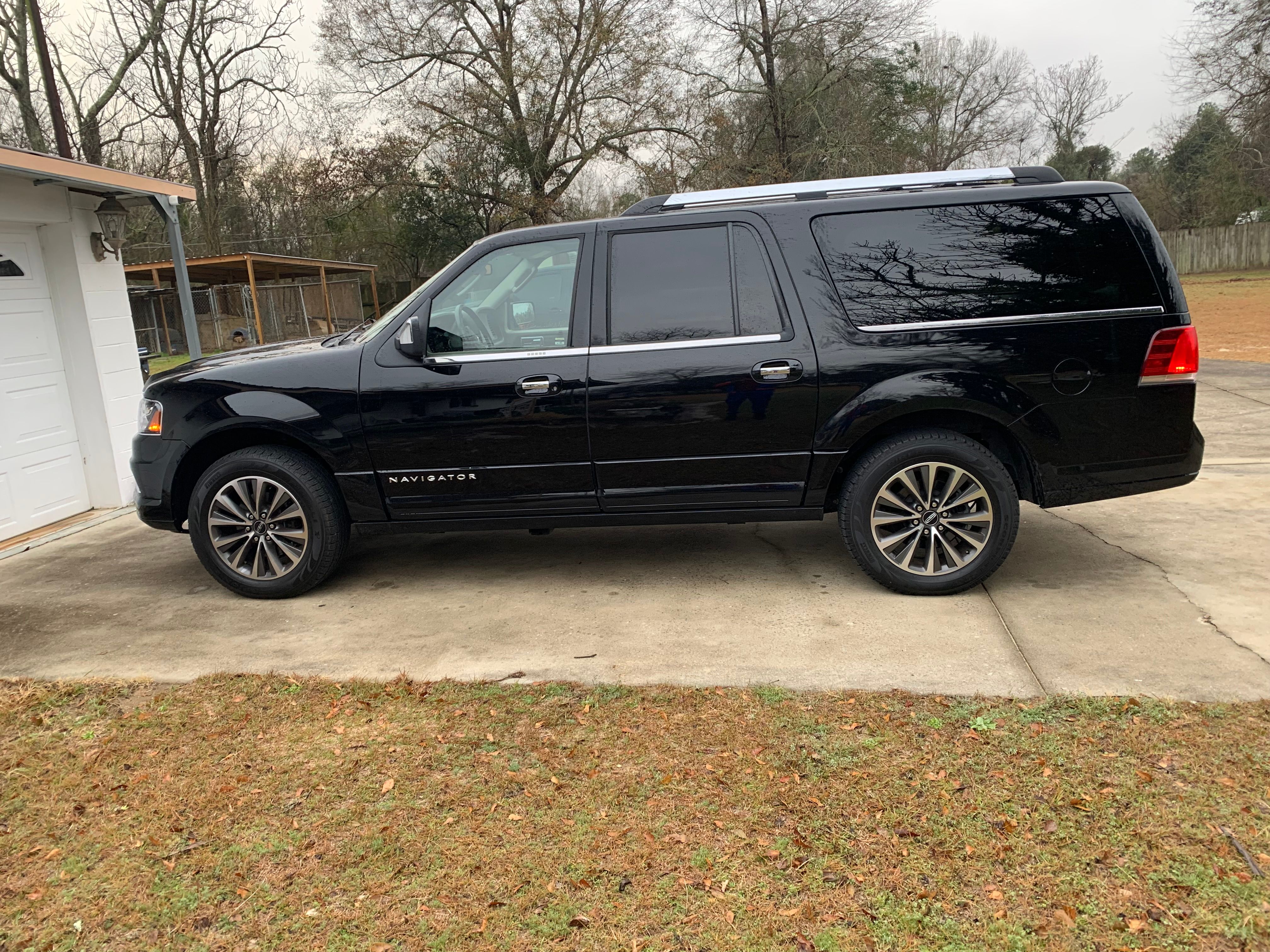 Used 2017 Lincoln Navigator L Select RWD image 15