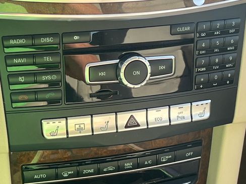 Used 2014 Mercedes-Benz E 250 BlueTEC Sedan image 22