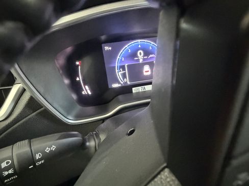 Used 2025 Toyota Corolla Cross XLE image 12