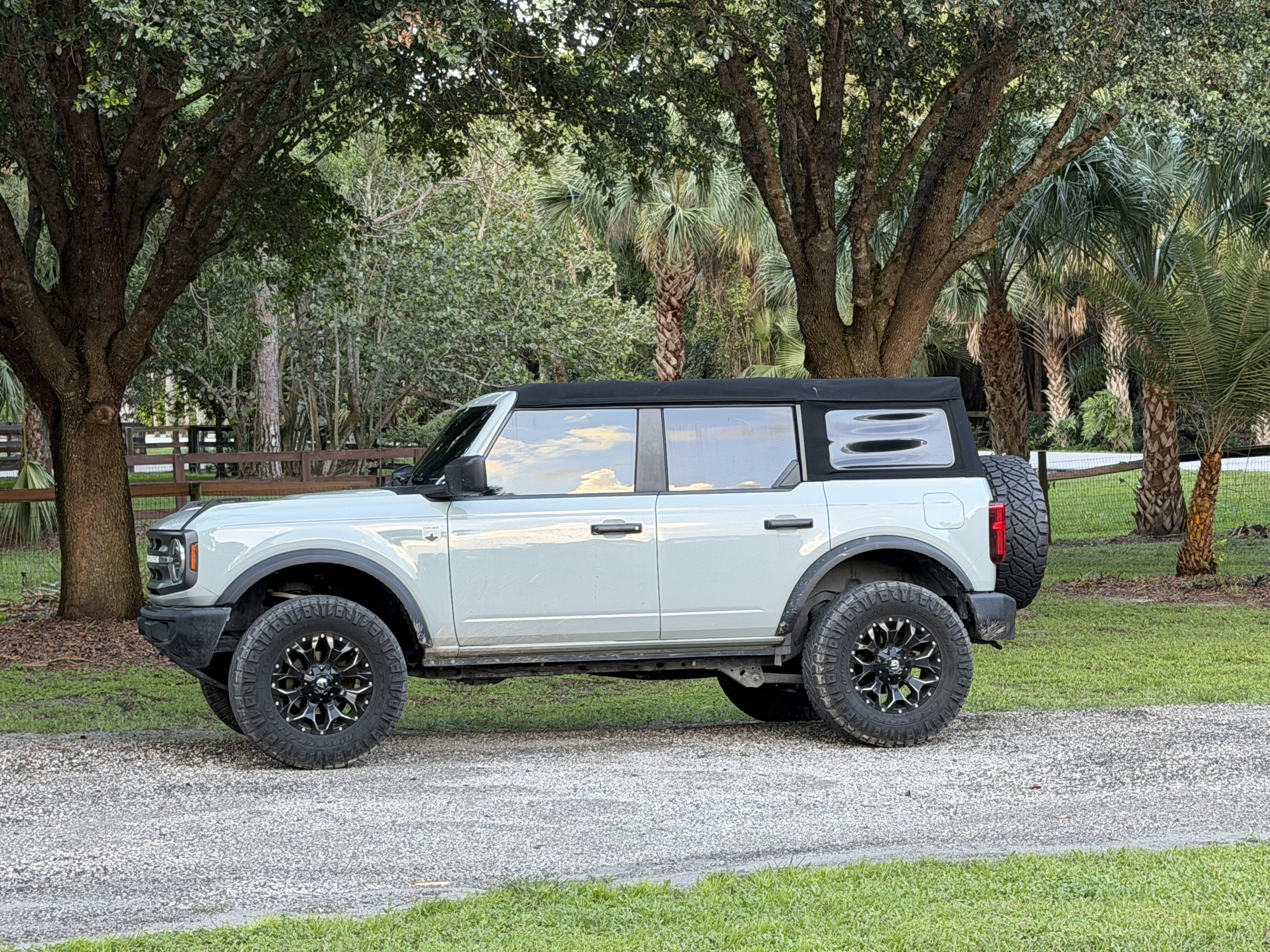 Used 2021 Ford Bronco 4-Door AWD/4WD image 1