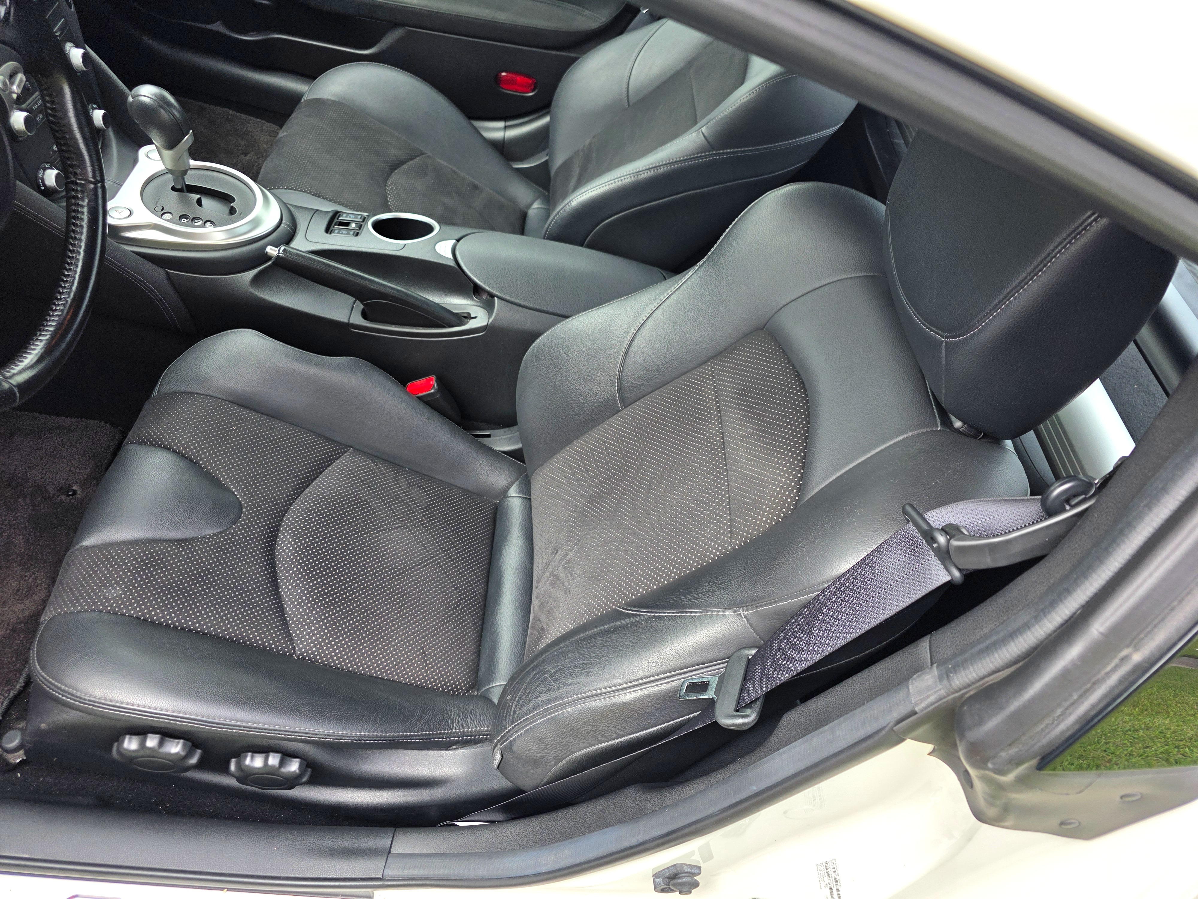 Used 2020 Nissan 370Z Touring Sport RWD image 9