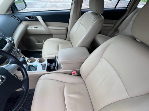 Used 2012 Toyota Highlander FWD w/ Tech Pkg image 18