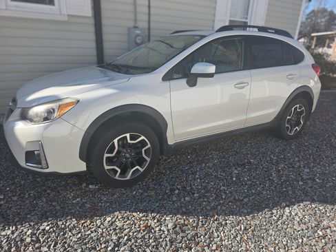 Used 2016 Subaru Crosstrek 2.0i Premium w/ Moonroof Package image 1