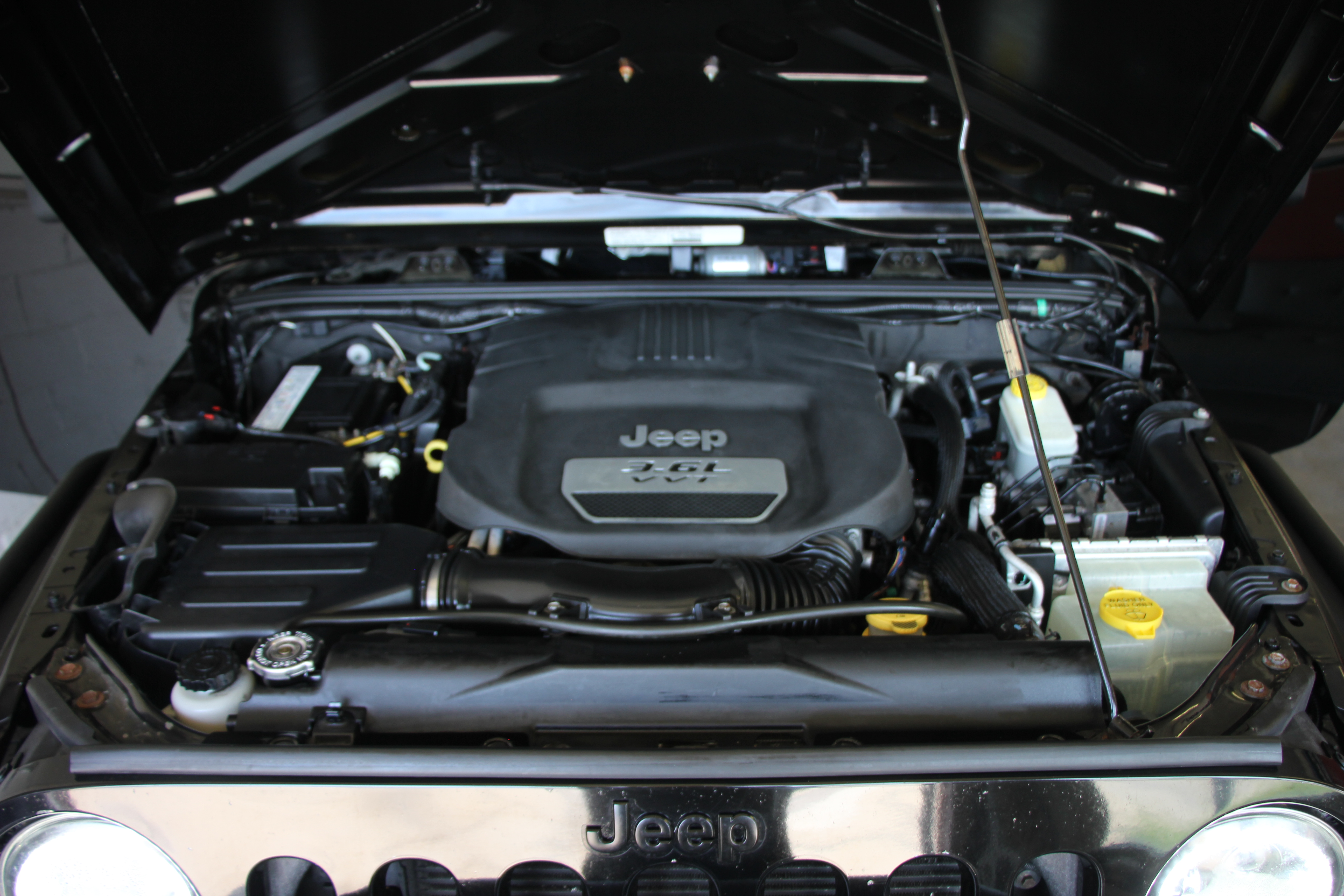 Used 2013 Jeep Wrangler Sport AWD/4WD image 17