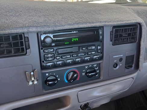 Used 2001 Ford F250 2WD SuperCab Super Duty image 13