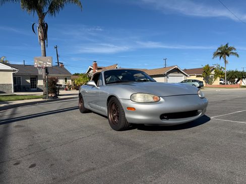 Used 1999 MAZDA MX-5 Miata image 10