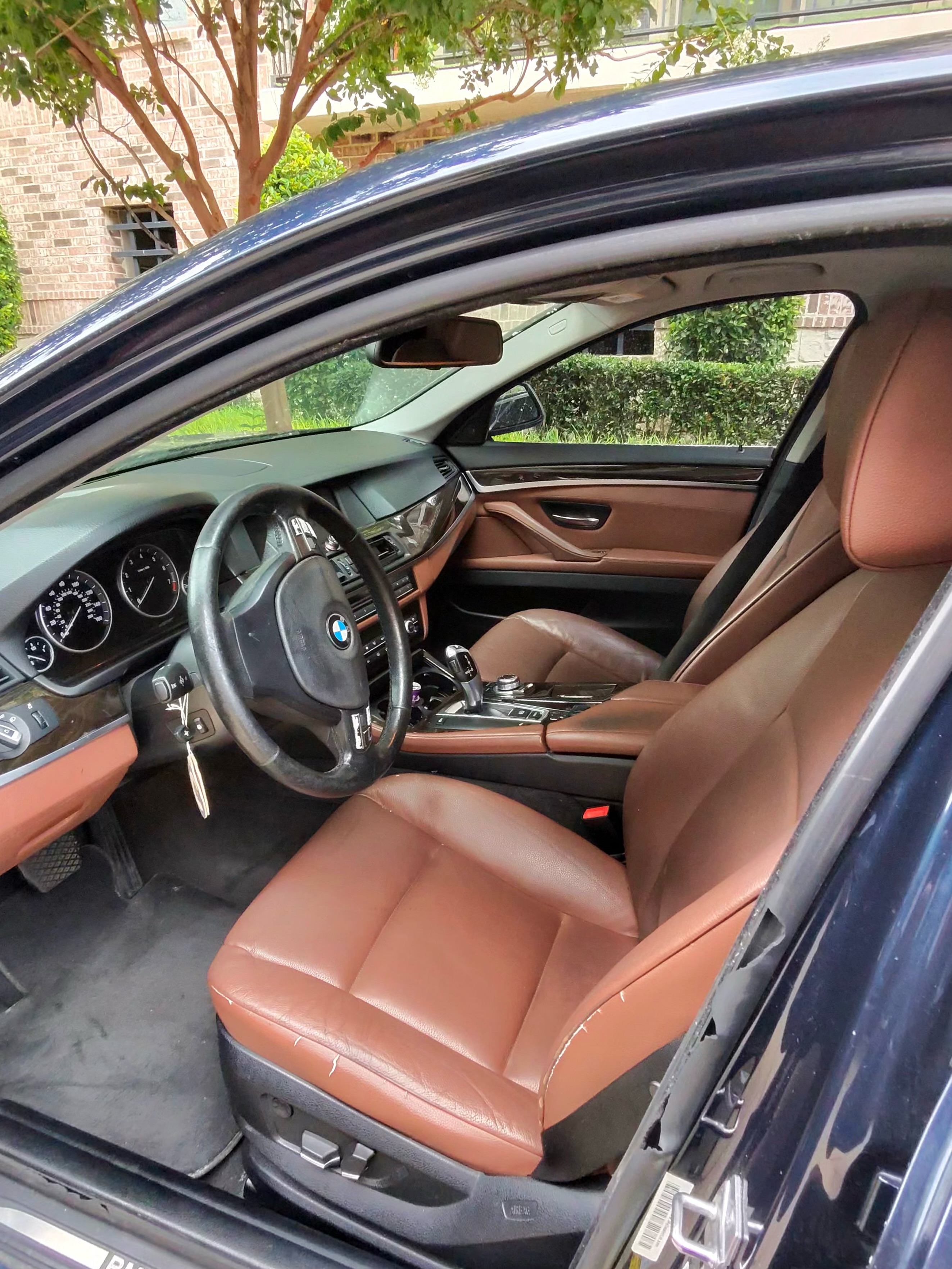 Used 2011 BMW 528i Sedan RWD image 1