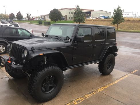 Used 2012 Jeep Wrangler Unlimited Rubicon w/ Connectivity Group image 5