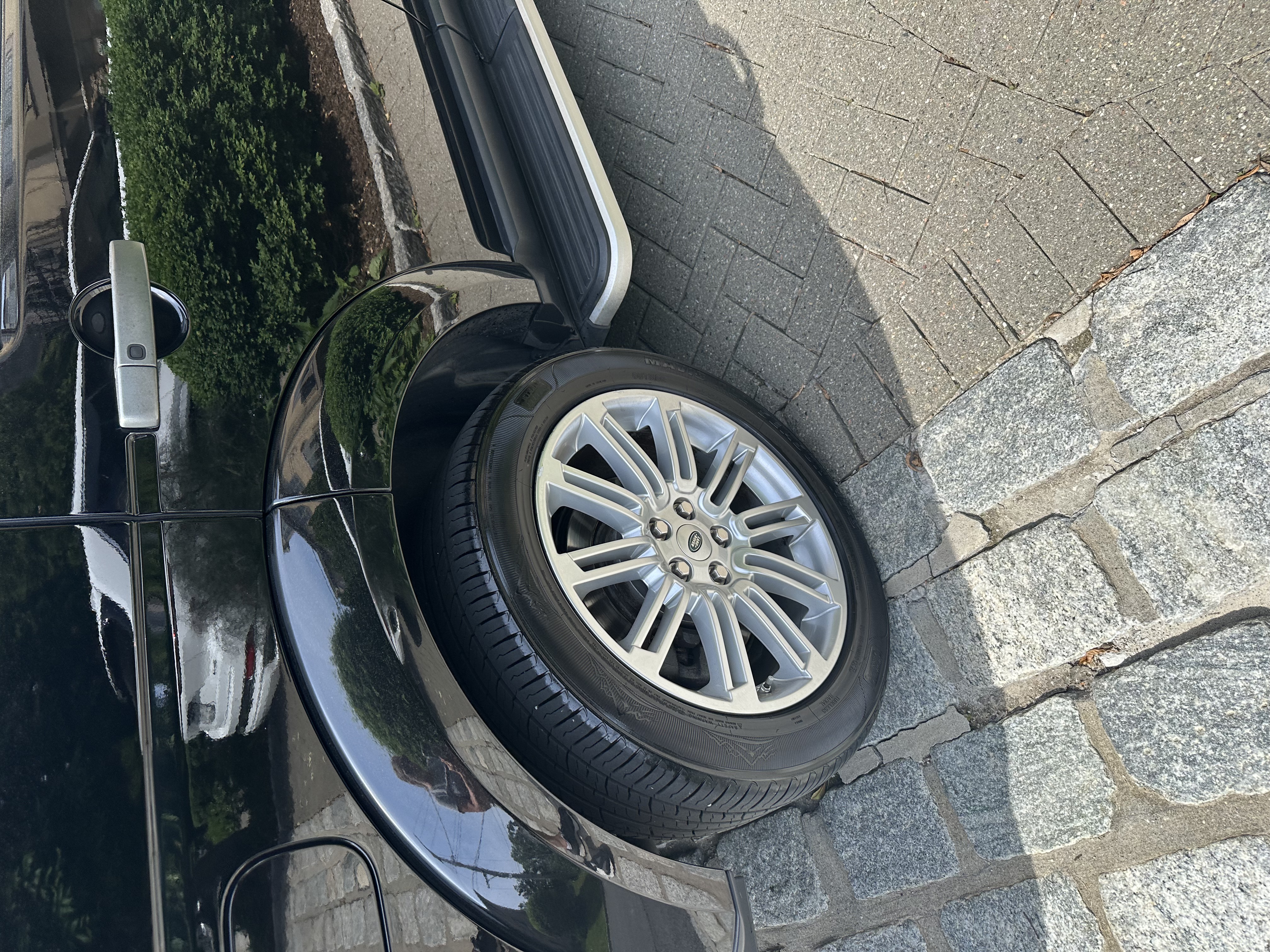 Used 2013 Land Rover LR4 HSE AWD/4WD image 9