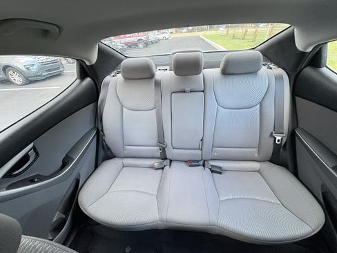 Used 2015 Hyundai Elantra SE image 11