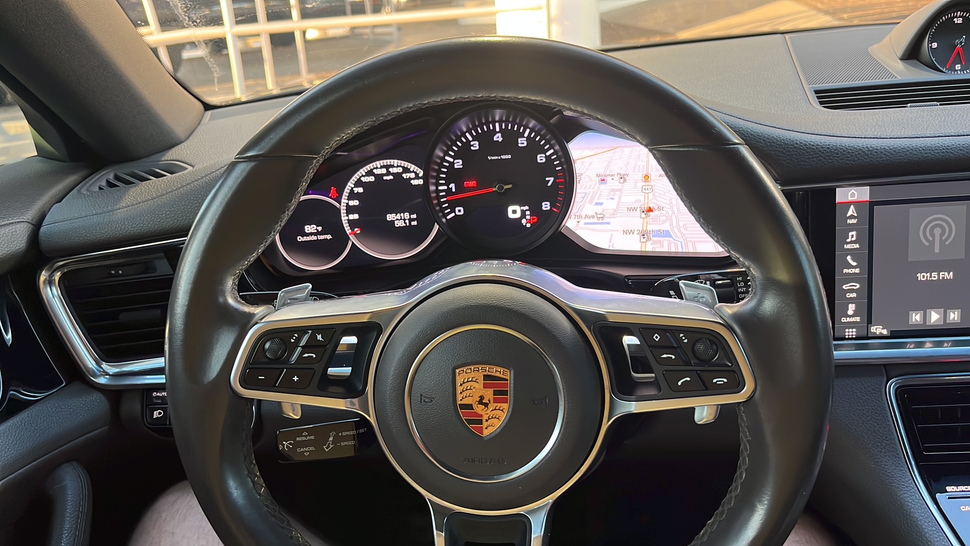 Used 2018 Porsche Panamera RWD image 10