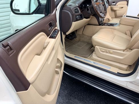 Used 2014 GMC Yukon Denali image 9