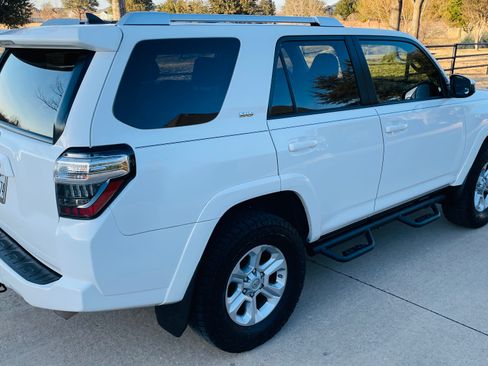 Used 2014 Toyota 4Runner SR5 image 5